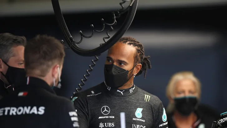 Tien plekken straf voor Lewis Hamilton vanwege motorwissel