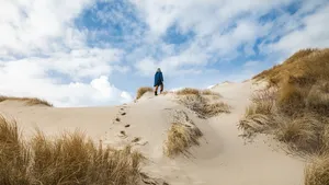 Zenwandeling langs de zee en door de duinen