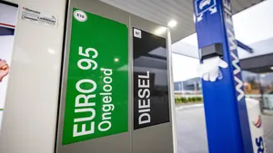 Zwitsers tankstation verwisselt benzine en diesel, tientallen auto's vallen stil