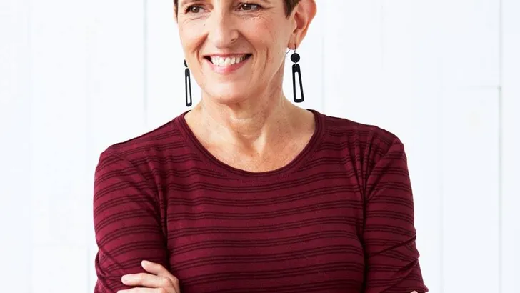 Schrijver Charlotte Wood (56): 'Ik zou nooit meer jong willen zijn'