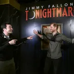 Prins Harry rent gillend door spookhuis met Jimmy Fallon