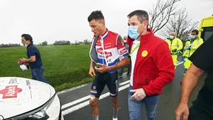 Roodhooft vreest hersenschudding voor Van der Poel: 'Vreselijke klap'