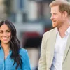 Zien: Meghan Markle en Harry dolgelukkig op nieuwe gezinsfoto mét Archie 