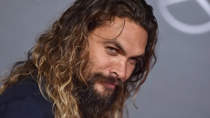 Dames, Jason 'Aquaman' Momoa is weer single!