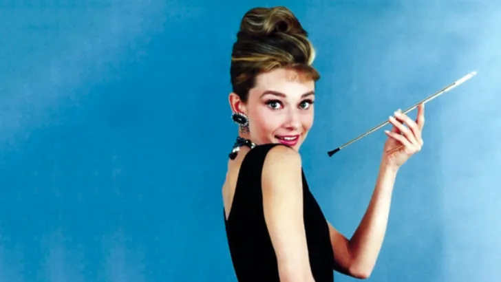 Unieke expositie en speciale high tea in Audrey Hepburn's favoriete Hotel Des Indes