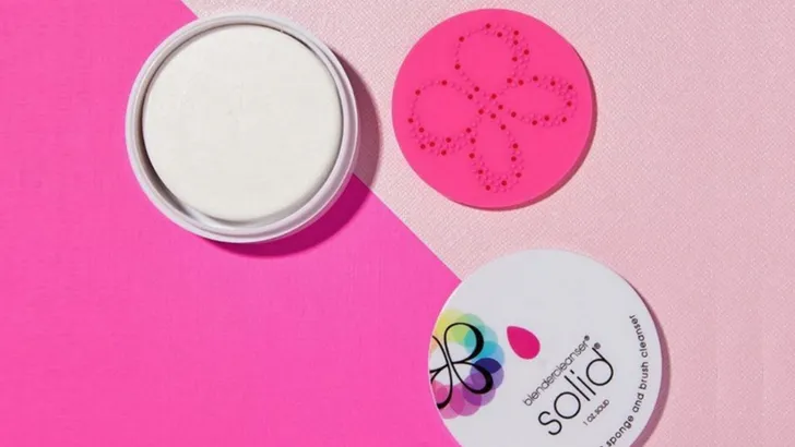Zo maak je je make-up kwasten schoon en houd je je huid goed