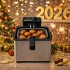 Oliebollen bakken tijdens de feestdagen? Met deze XL-friteuse van Action ben je in no-time klaar (en hij is spotgoedkoop) | Nouveau