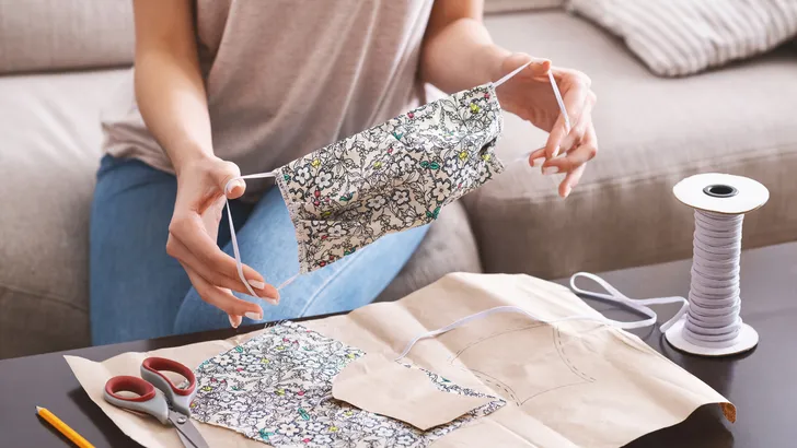 Eigen mondkapje maken? Deze materialen kun je het beste gebruiken
