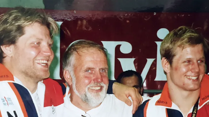 Cor van der Geest met zijn zonen Elco (r) en Dennis.