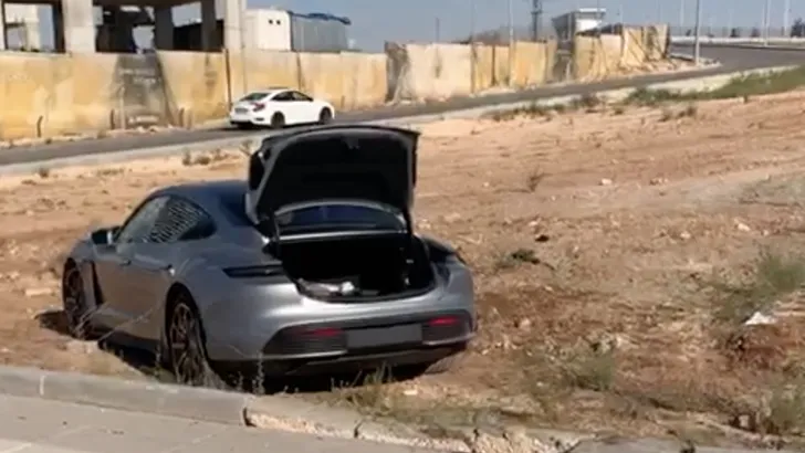 CRASHVIDEO'S: Porsche Taycan is lastig te besturen