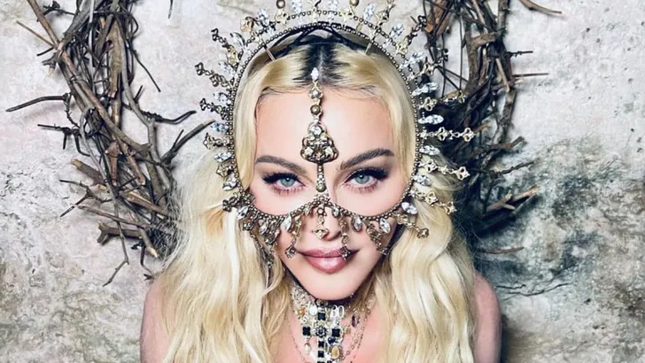 Madonna viert 63ste verjaardag in stijl (hysterisch, dus)