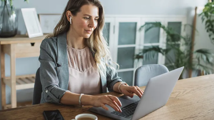 Women working during isolation period