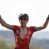 Zondag nog in Roubaix en nu wint Dylan Teuns de Waalse Pijl: 'Wist waar Valverde ging versnellen, want dat doet hij ieder jaar zo'n beetje op dezelfde plek'