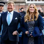 Prinses van Oranje wordt binnengeleid in Raad van State