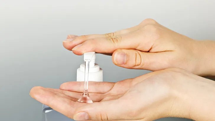Waarom we geen handgel en mondwater meer moeten gebruiken