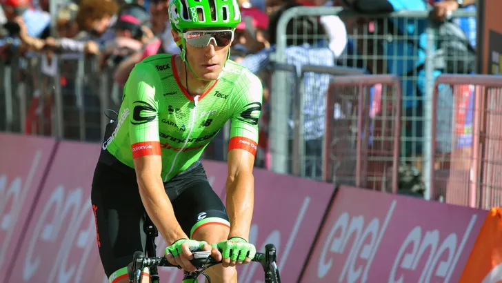 Giro d'Italia: Rolland rondt monstervlucht af in Canazei