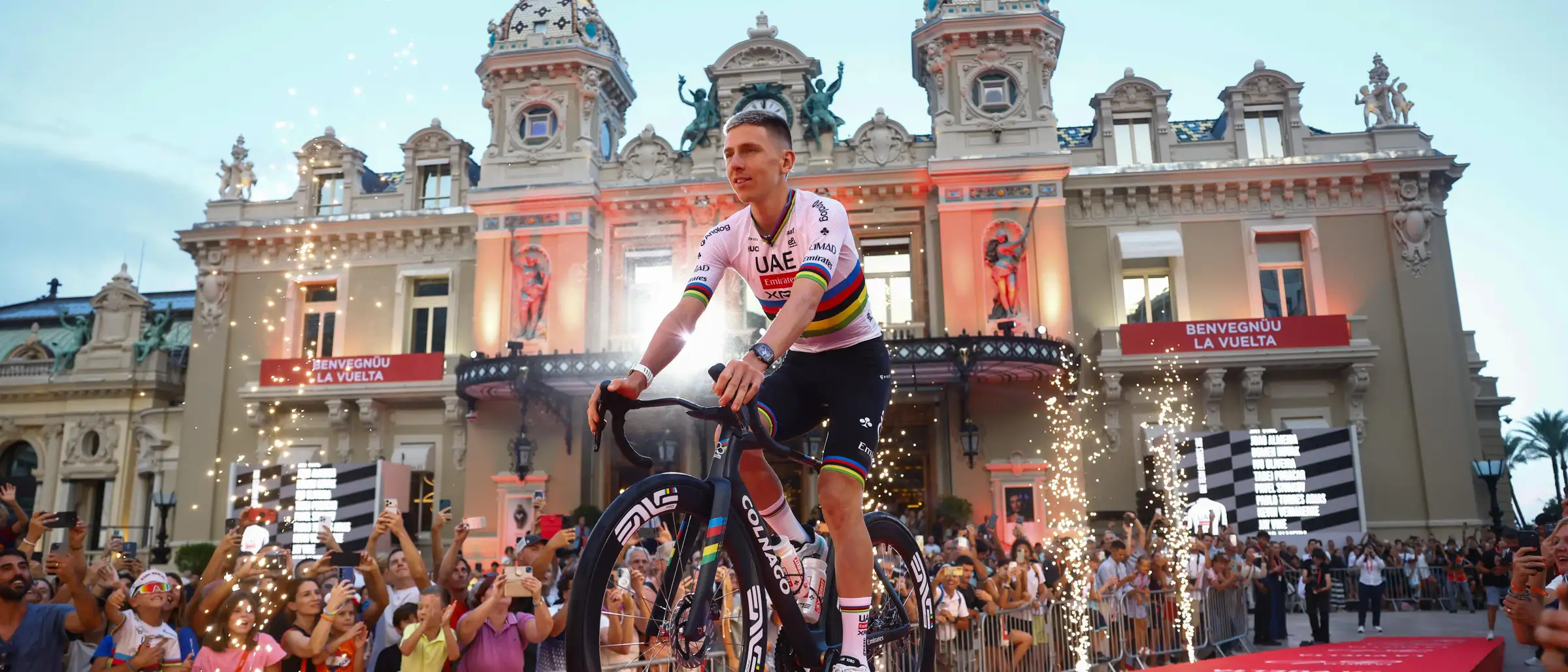Tadej Pogacar bji de presentatie van de Vuelta a España 2026 in Monaco.