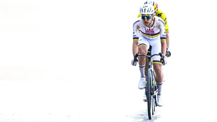 Tadej Pogacar is de grootmeester van de wielersport, maar in Parijs-Roubaix valt er nog iets op hem aan te merken. Tot die conclusie kwamen Thomas Dekker en Laurens ten Dam.