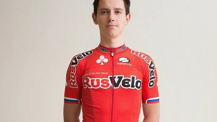 RusVelo kiest voor rode retroshirts