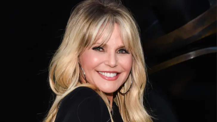 Uit de kleren (in bikini) op je 65e, Christie Brinkley kan het hebben!