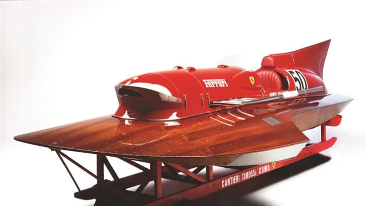 Record-brekende raceboot met twin-supercharged Ferrari V12 te koop