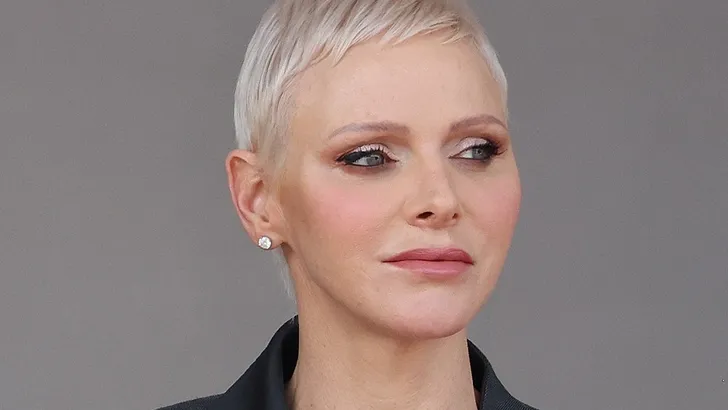 Prinses Charlene voor het eerst weer in het openbaar gezien! 