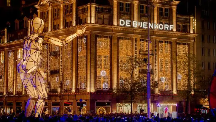 Zin in! Toptraditie op de Dam: Turn on the Lights