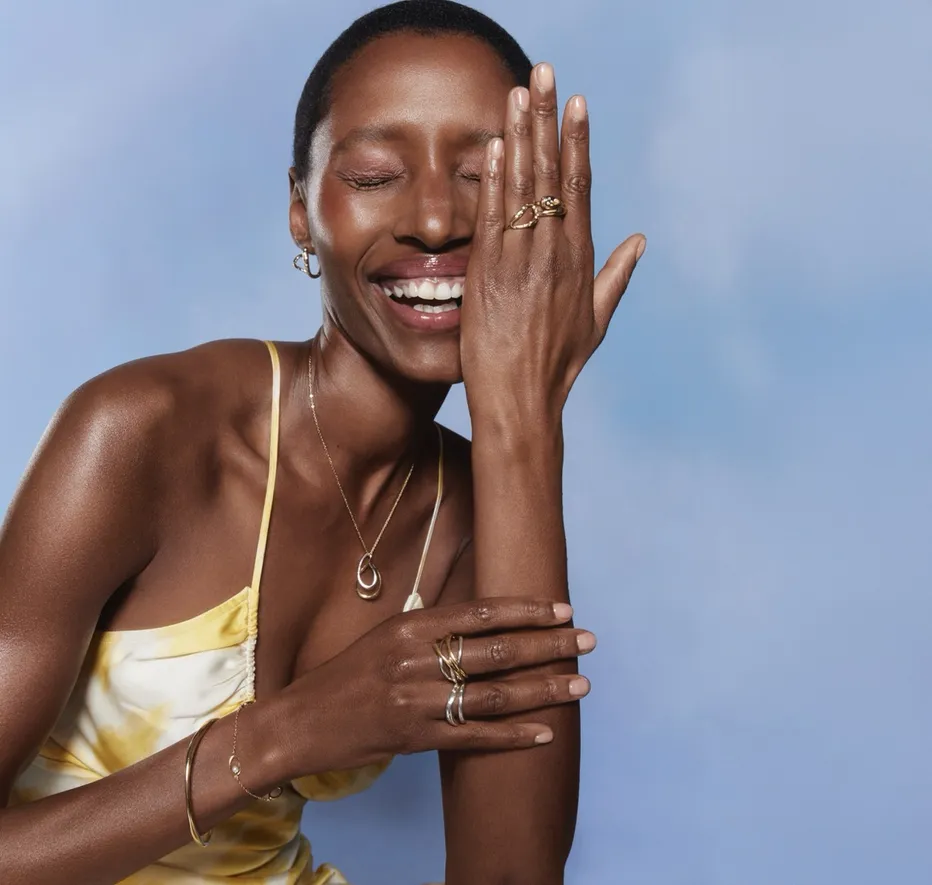 De eenvoudige sieraden in deze collectie zijn subtiel en elegant, perfect voor elke gelegenheid. 