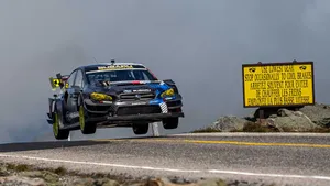 VIDEO: Travis Pastrana zet hillclimb record met brute Subaru WRX STI