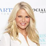 Christie Brinkley (63) geeft toe: 'Ik help de natuur een handje'