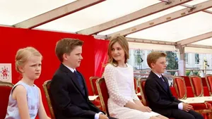 Deze royals laten zien dat ze gek zijn op witte jurkjes