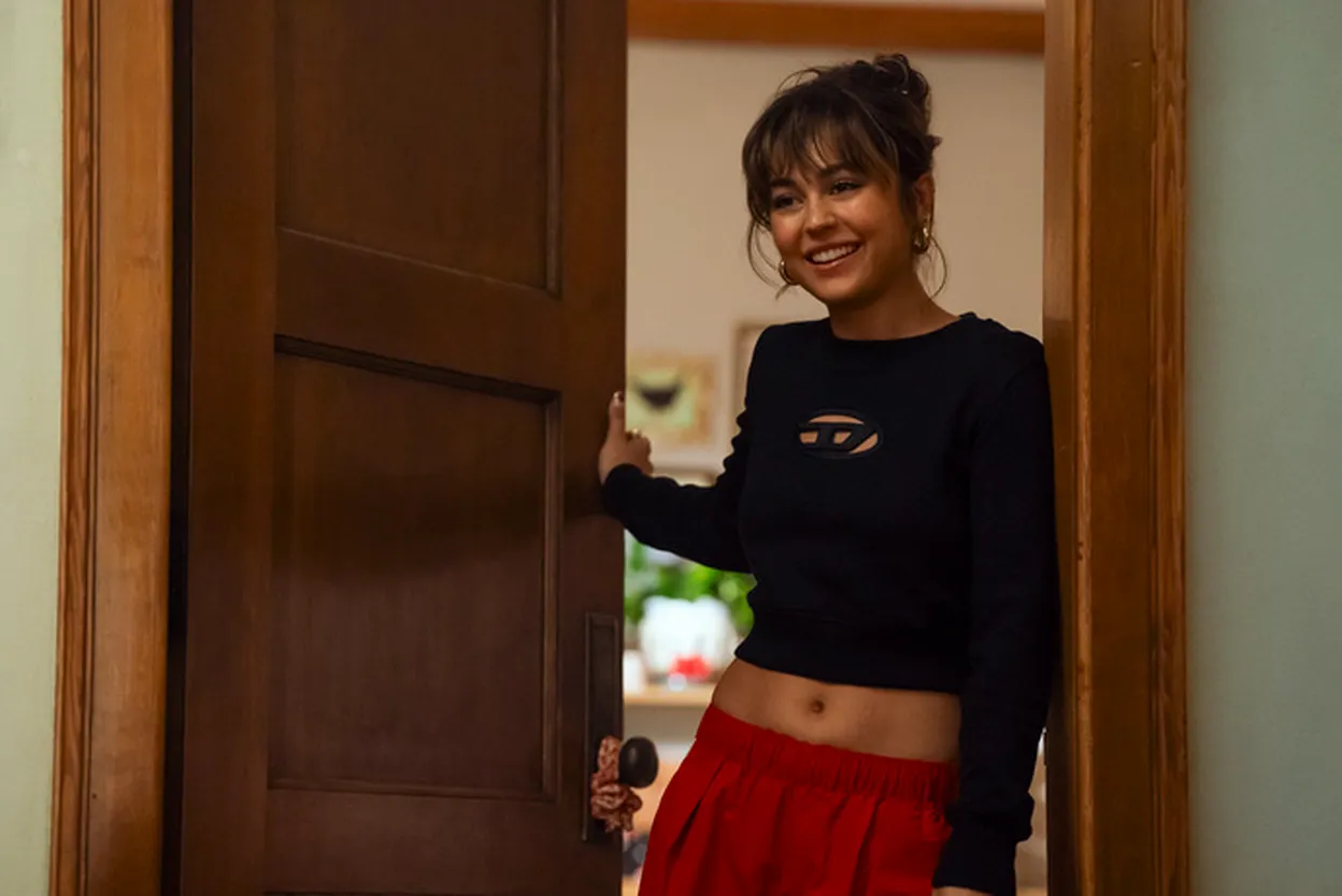 Mika Abdalla als Allie in Off Campus