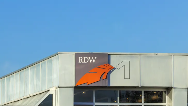 Auto overschrijven? Vanaf 2026 sta je met je paspoort of ID-kaart voor een dichte deur