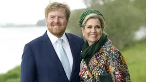 Modekoningin Máxima tipt: 'Hier koop je HM's oorbellen!'