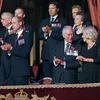 Prachtig symbool: dit is waarom de Britse royals klaproos-spelden dragen | Beau Monde