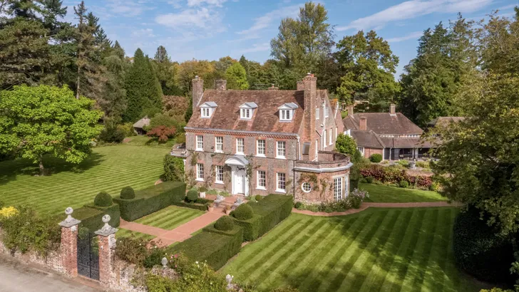 Het perfecte Britse cottage (mét verhaal) staat te koop