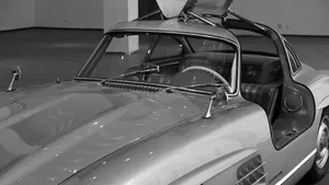 Zeldzame Mercedes 300 SL Gullwing na decennia teruggevonden in Parijse garage en gaat voor miljoenen onder de hamer