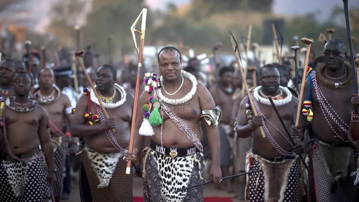 Koning Mswati wordt 50 en viert het met zijn 14 vrouwen