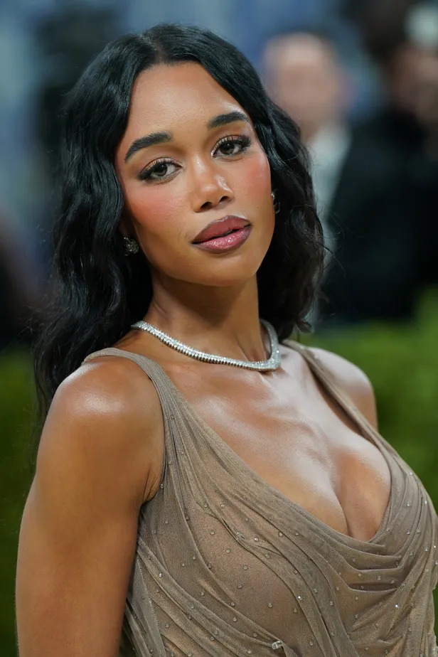 Laura Harrier tijdens het Met Gala in Di Petsa