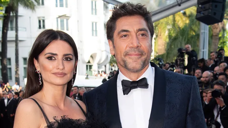 Hilarisch: Javier Bardem en Penélope Cruz gebruiken Oscars als nachtlampje