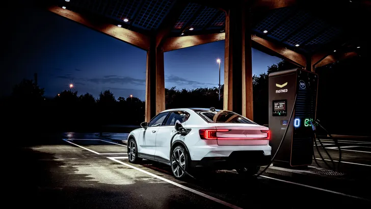 Fastned haalt 200 miljoen euro op bij banken voor versnelde uitrol laadstations in Europa