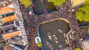 weer op Koningsdag Amsterdam botenparade