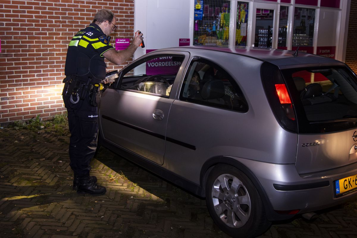 Politie Eindhoven doet bizarre ontdekking in kofferbak van dronken taxichauffeur