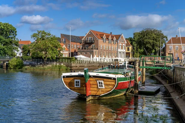 Historisch schip in Ribe, de oudste stad van Scandinavië