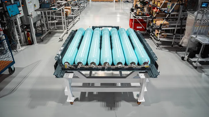 BMW weigert te kiezen en lanceert tegelijkertijd revolutionaire waterstoftank en Rimac superaccu
