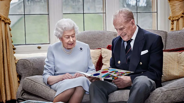 Lief! Kleine Cambridge'jes maken kaart voor de Queen