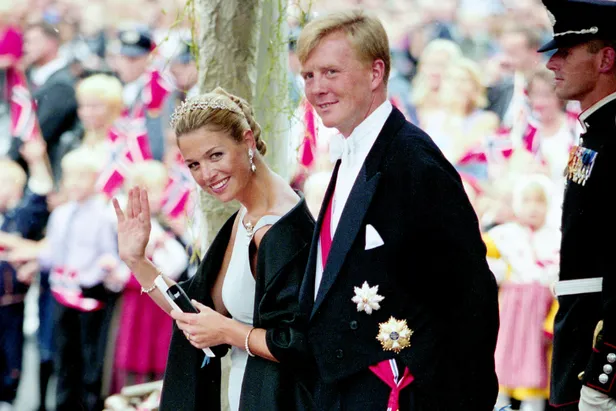 Oslo, 25-08-2001 Huwelijk van Kroonprins Haakon en Mette-Marit Tjessem Hoiby in de Dom van Oslo Wedding of Crown Prince Haakon and Mette-Marit Tjessem Hoiby at the Dom of Oslo Prince Willem-Alexander and his fiancé Maxima Zorreguieta