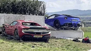 Nederlandse en Belgische Ferraritijgers halen de bocht niet (video)