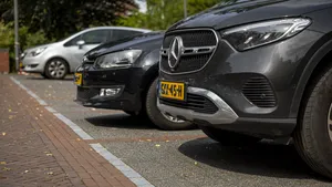 Nieuwe auto’s worden zo groot dat zelfs parkeren een probleem wordt