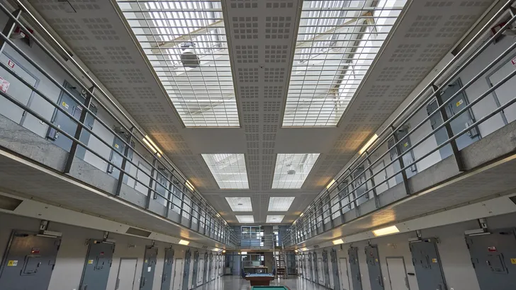 BN'ers laten zich opsluiten in gevangenis voor tv-programma | Panorama